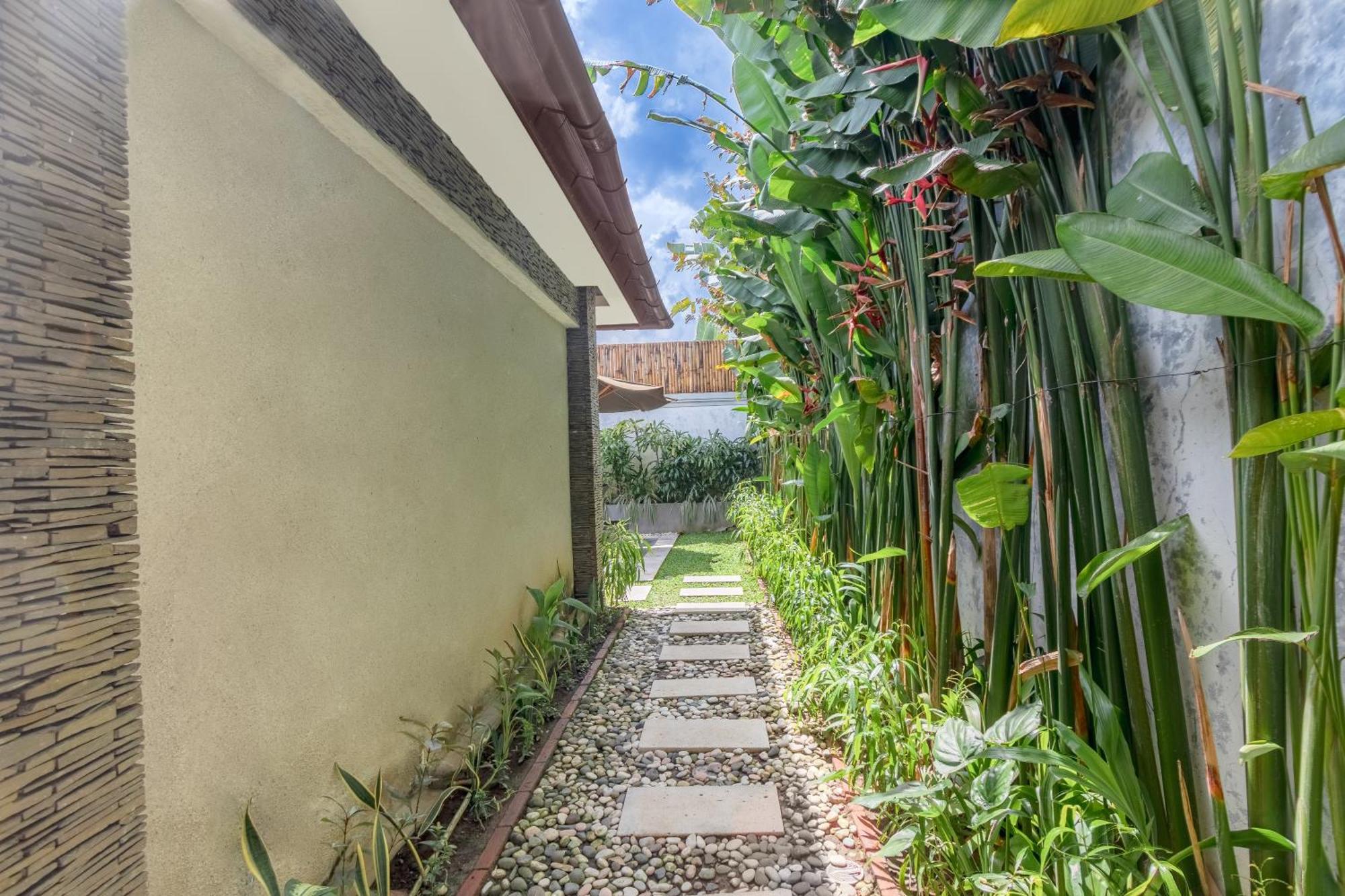 Two Lizards Beach Villas Sanur  Exterior photo